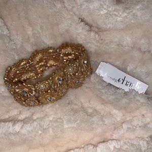 NWT Charming Charlie Gold Stretchy Bracelet